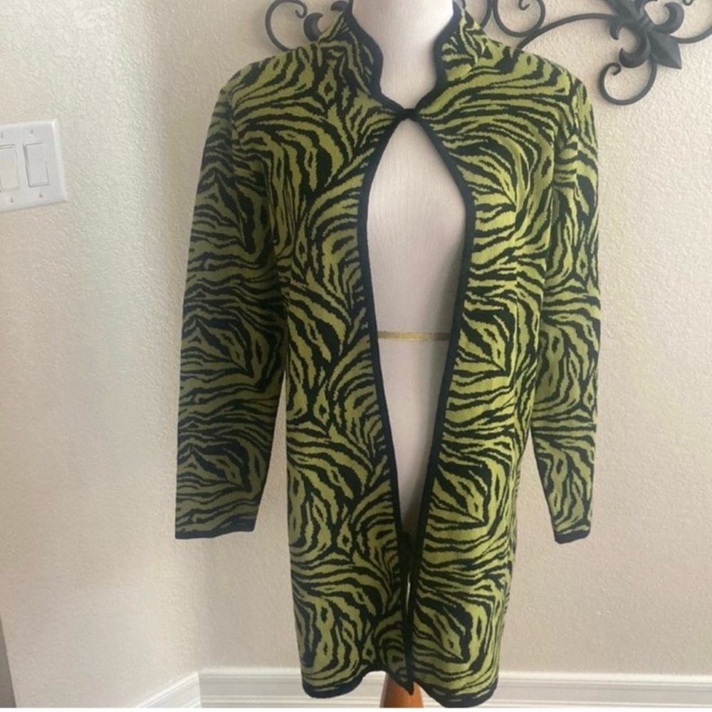 Chic Zebra Pattern Nina Leonard Cardigan in Green and Black